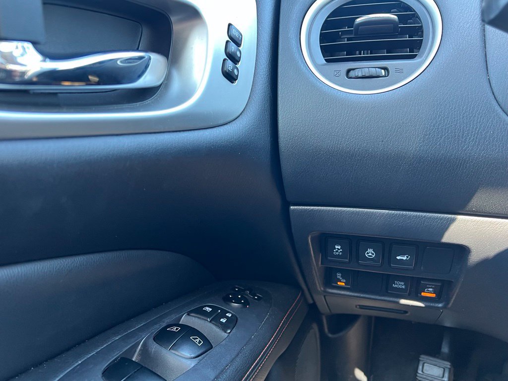 Used 2020 Nissan Pathfinder SL FWD image 19