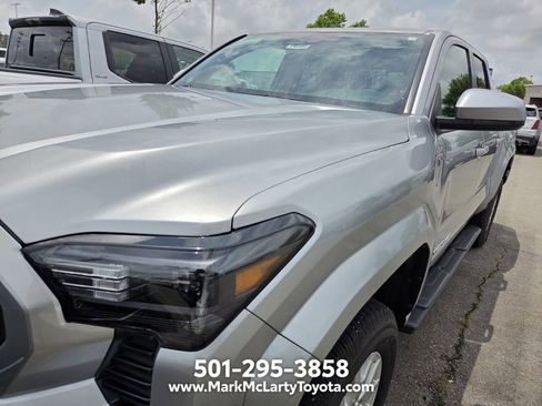 Used 2025 Toyota Tacoma SR5 AWD/4WD image 4