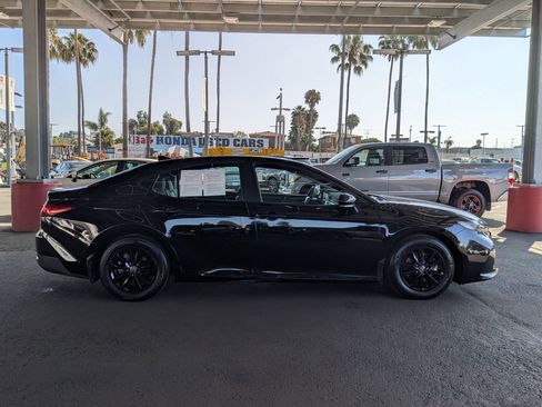 Certified 2025 Toyota Camry LE image 5