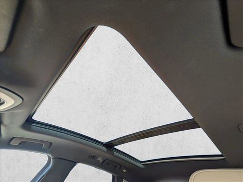 Used 2021 Porsche Macan image 15