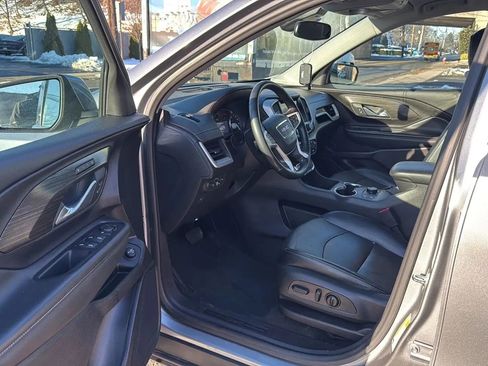 Used 2024 GMC Terrain SLT image 23