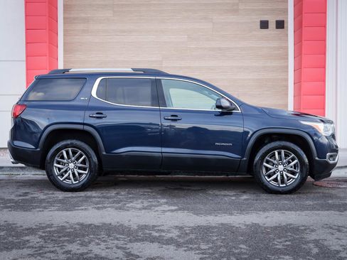 Used 2017 GMC Acadia SLT image 2