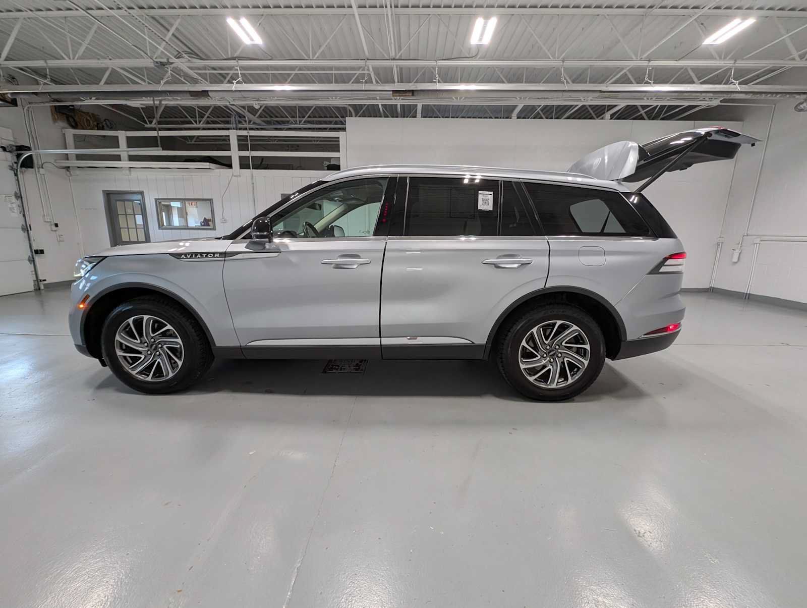 Used 2021 Lincoln Aviator AWD w/ Elements Package image 12