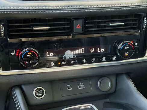 Used 2023 Nissan Rogue SL AWD/4WD image 21
