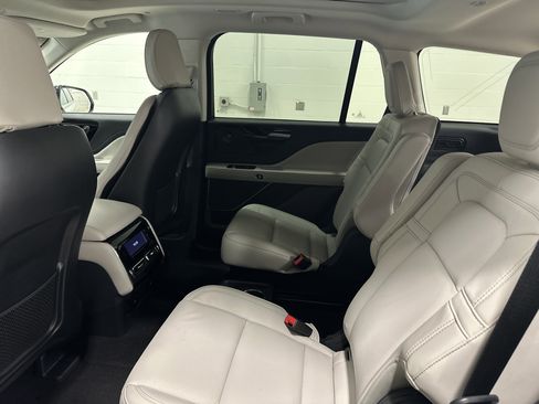Used 2025 Lincoln Aviator Reserve AWD/4WD image 31