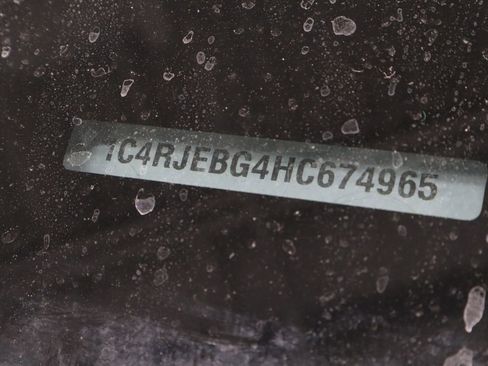 Used 2017 Jeep Grand Cherokee Limited image 37