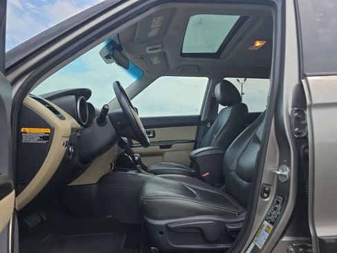 Used 2013 Kia Soul ! FWD image 14
