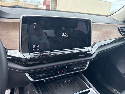 Used 2025 Volkswagen Atlas SE image 11