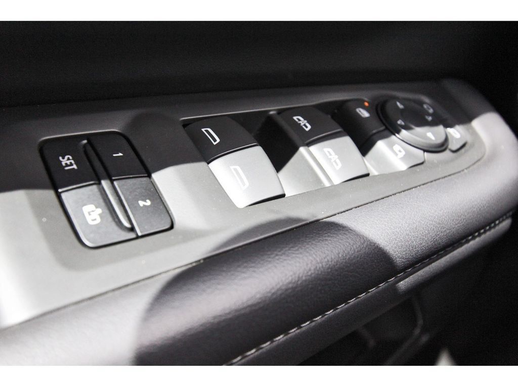 Used 2022 Chevrolet Tahoe LT w/ LT Signature Plus Package RWD image 21