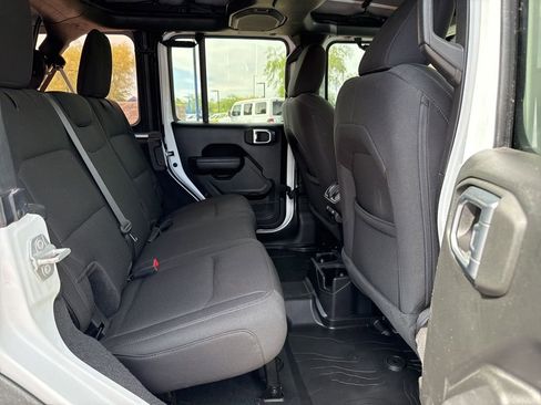 Used 2022 Jeep Wrangler Unlimited Sport image 19