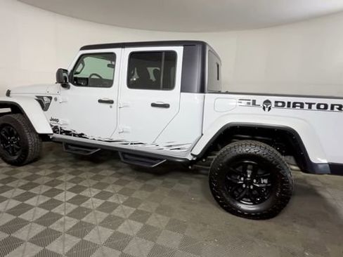 Used 2022 Jeep Gladiator Sport AWD/4WD image 9