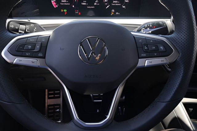 Used 2026 Volkswagen Tiguan SE R-Line FWD image 21