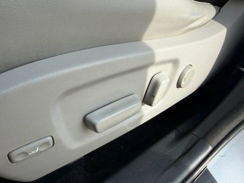 Used 2016 Toyota Highlander Limited Platinum image 29