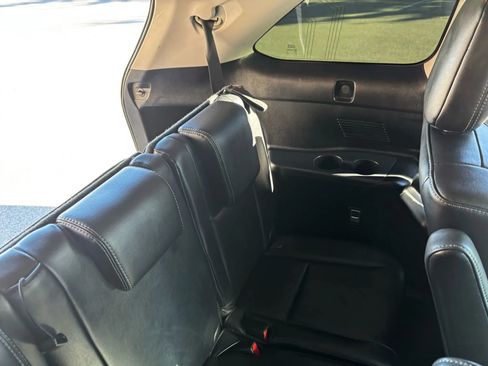 Used 2017 Toyota Highlander SE image 26