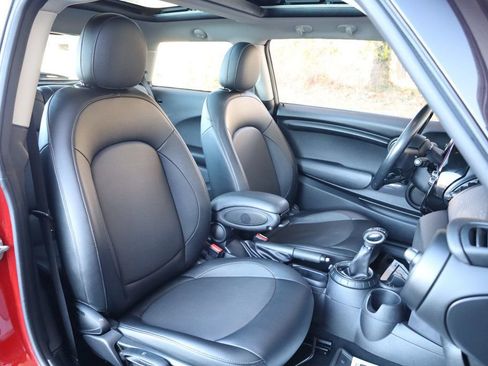 Used 2014 MINI Cooper 2-Door Hardtop image 18