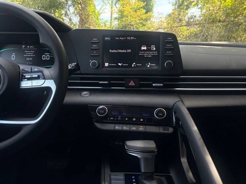 New 2026 Hyundai Elantra Hybrid FWD image 28