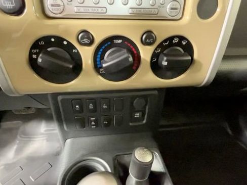 Used 2014 Toyota FJ Cruiser 4WD w/ Upgrade Package image 32