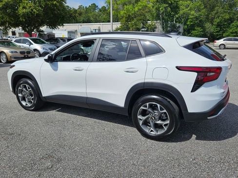 Used 2024 Chevrolet Trax LT w/ Driver Confidence Package image 3
