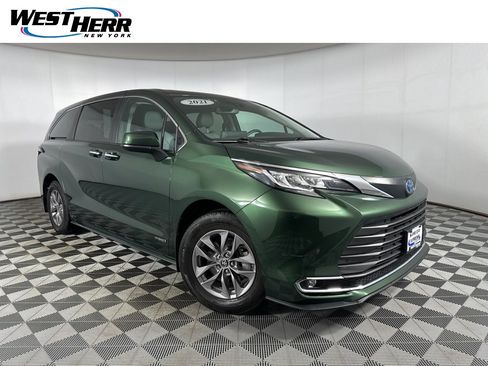 Used 2021 Toyota Sienna XLE image 1