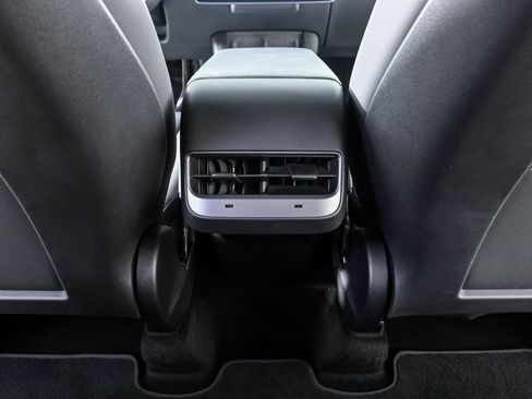 Used 2023 Tesla Model Y Performance AWD/4WD image 19