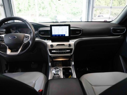Used 2021 Ford Explorer XLT w/ Equipment Group 202A AWD/4WD image 20