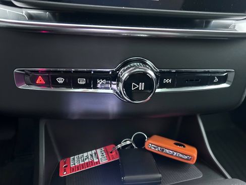 Used 2026 Volvo XC90 B6 Ultra w/ Lounge Package image 26