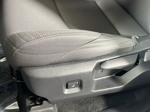 Certified 2024 Toyota Tacoma SR5 AWD/4WD image 17