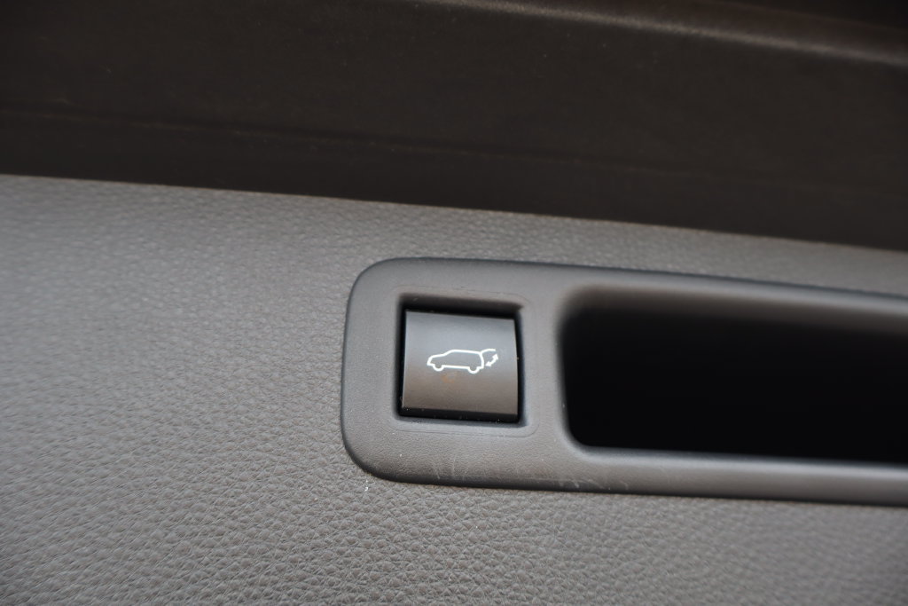Used 2020 Toyota Highlander XLE AWD/4WD image 12