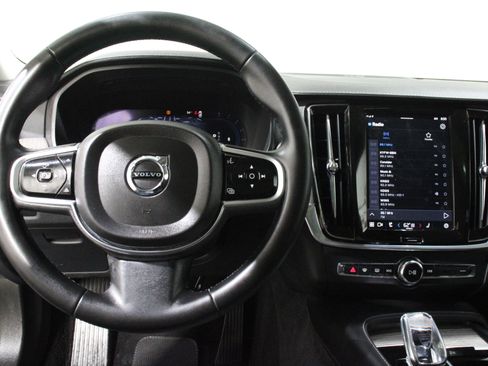 Used 2023 Volvo V90 B6 Cross Country Ultimate AWD/4WD image 8