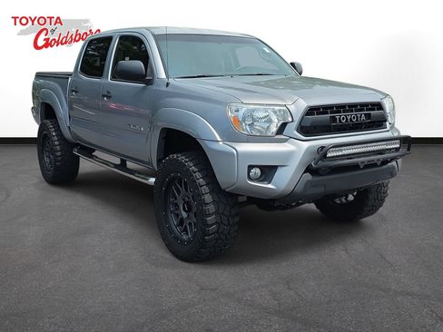 Used 2015 Toyota Tacoma 4x4 Double Cab w/ SR5 Package image 3