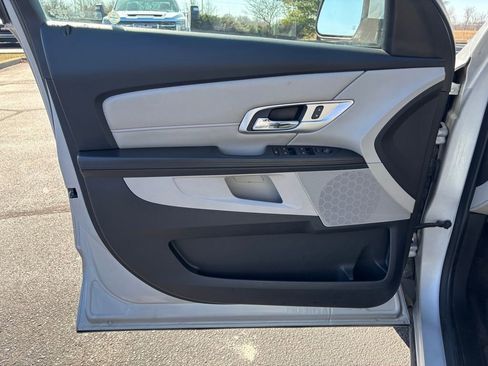 Used 2017 GMC Terrain SLE image 12