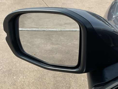 Used 2025 Honda HR-V LX image 11