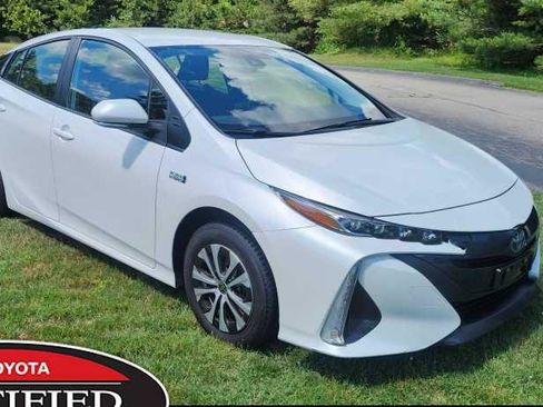 Certified 2022 Toyota Prius Prime XLE FWD image 1