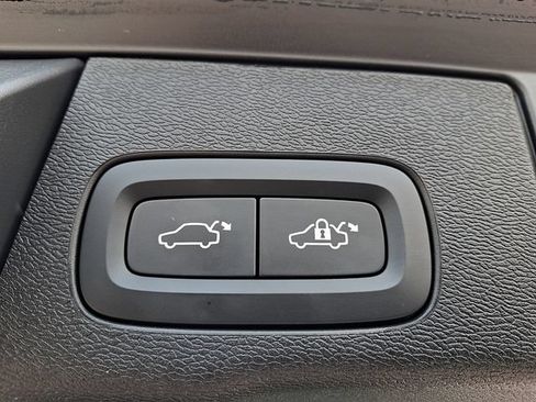 Certified 2023 Volvo XC60 T8 Ultimate w/ Climate Package AWD/4WD image 29