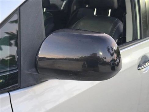 Used 2020 Toyota Sienna SE Premium w/ Nightshade Edition FWD image 6