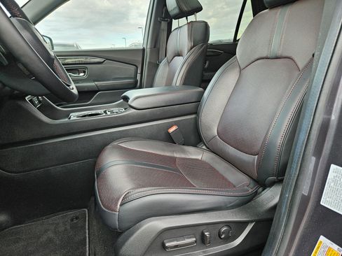 Used 2025 Honda Pilot Black Edition image 23