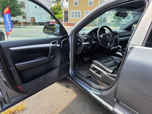 Used 2006 Porsche Cayenne Turbo AWD/4WD image 7