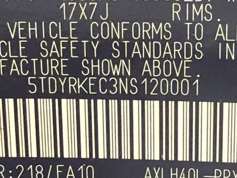 Used 2022 Toyota Sienna XLE FWD image 32