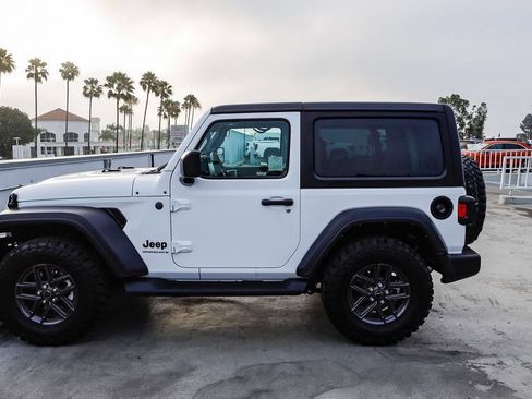 Used 2025 Jeep Wrangler Sport AWD/4WD image 14