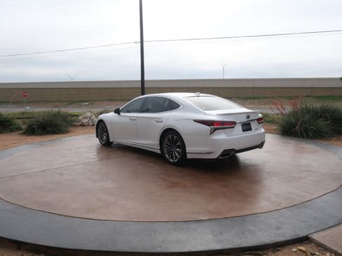 Used 2018 Lexus LS 500 image 4