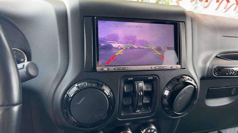 Used 2015 Jeep Wrangler Unlimited Sahara AWD/4WD image 25