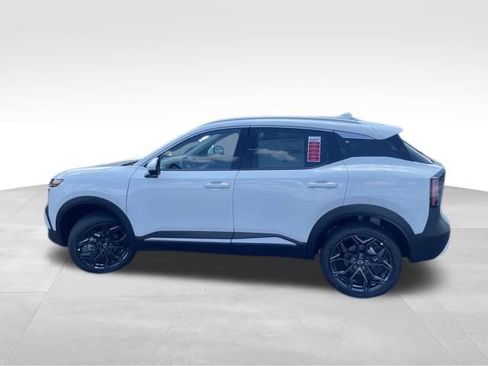 New 2025 Nissan Kicks SR image 5