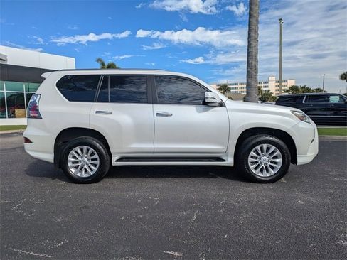 Used 2023 Lexus GX 460 Premium image 3