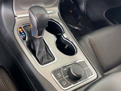 Used 2022 Jeep Grand Cherokee Limited image 17