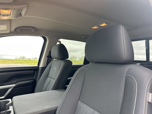 Used 2017 Nissan Titan SV AWD/4WD image 17