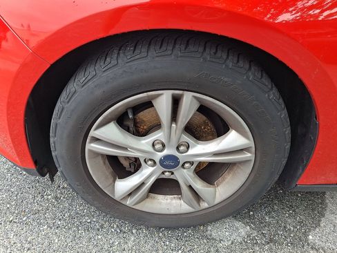 Used 2014 Ford Focus SE FWD image 4