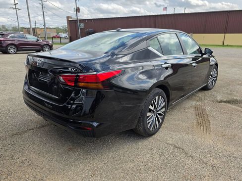 Used 2023 Nissan Altima 2.5 SV image 2