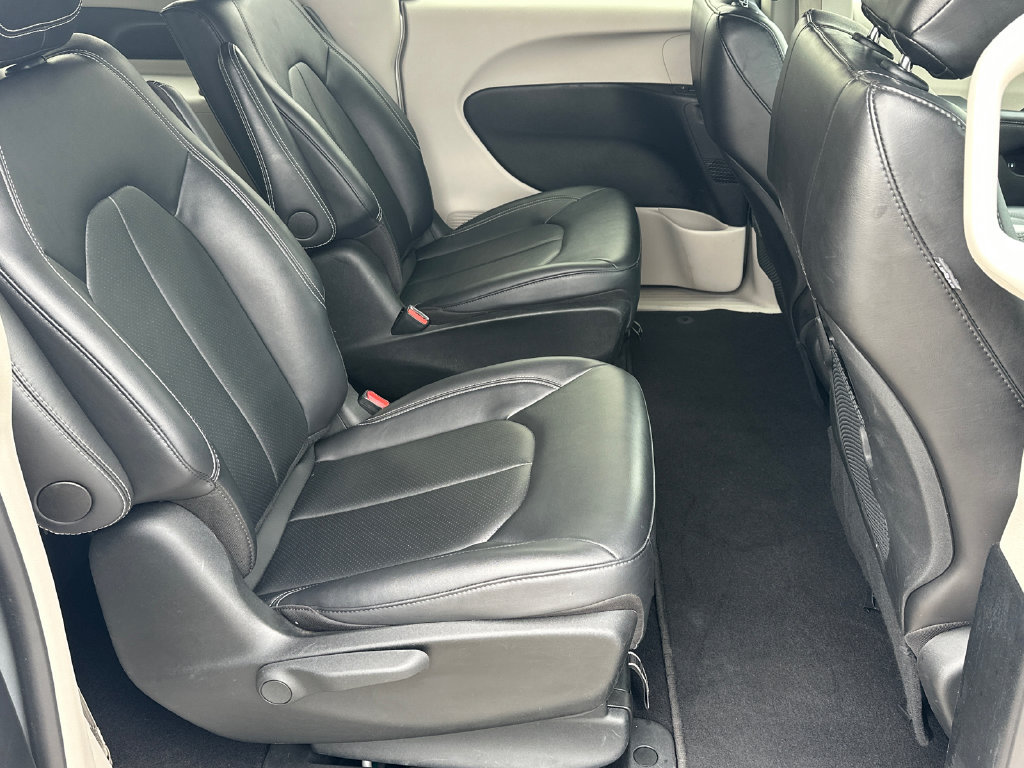 Used 2024 Chrysler Pacifica Limited FWD image 15
