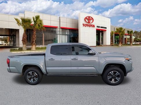Used 2018 Toyota Tacoma TRD Sport image 4