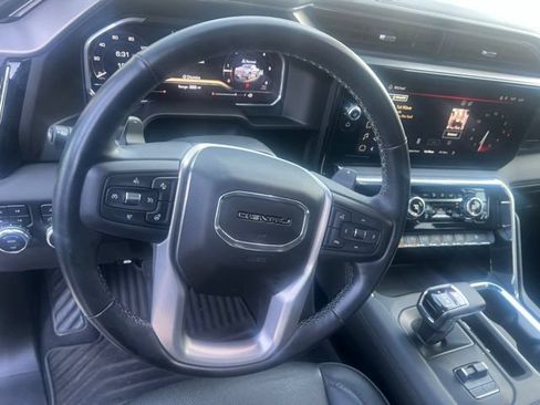 Used 2023 GMC Sierra 1500 Denali w/ Technology Package AWD/4WD image 5